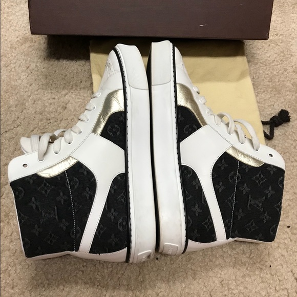 Louis Vuitton Shoes - 💯 Auth Louis Vuitton monogram black/white sneaker